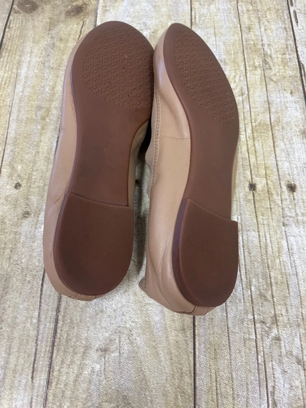 Tory Burch Women's Nude Leather Ballet Flats with Gold Emblem size 6.5